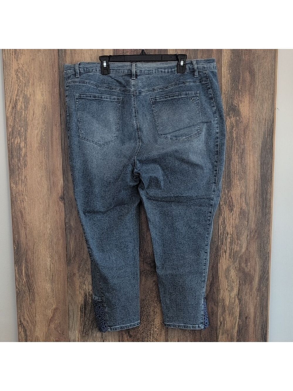 DG2 by Diane Gilman New Classic Stretch Crop Lace Botom Jeans 20W C119